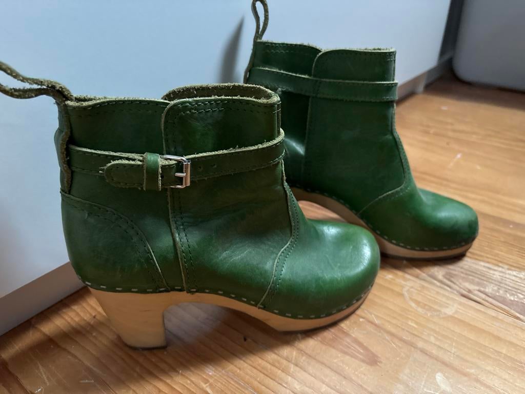 Swedish Hasbeens Groene klompjes mt 38 met hak, Kleding | Dames, Schoenen, Ophalen of Verzenden, Gedragen, Groen, Overige typen