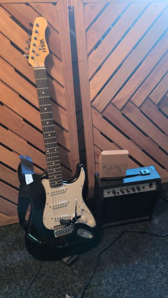 Elektrische gitaar met versterker - Max, Muziek en Instrumenten, Overige merken, Gebruikt, Met versterker, Ophalen of Verzenden