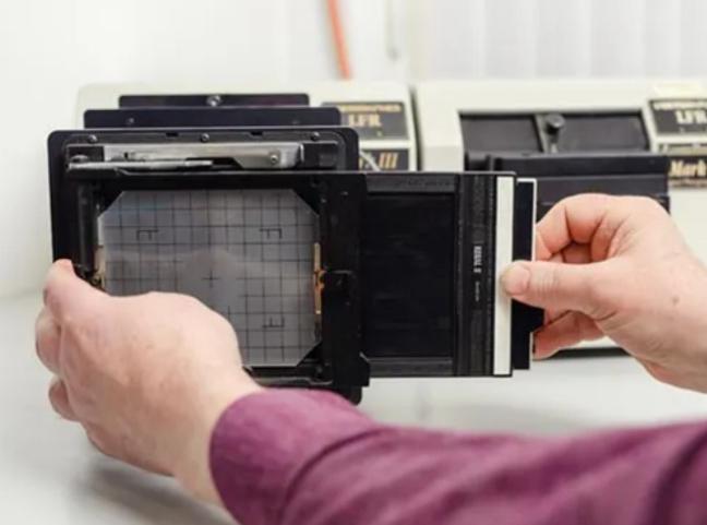 GEZOCHT: middle format/4x5 back Lasergraphics film recorder, Ophalen