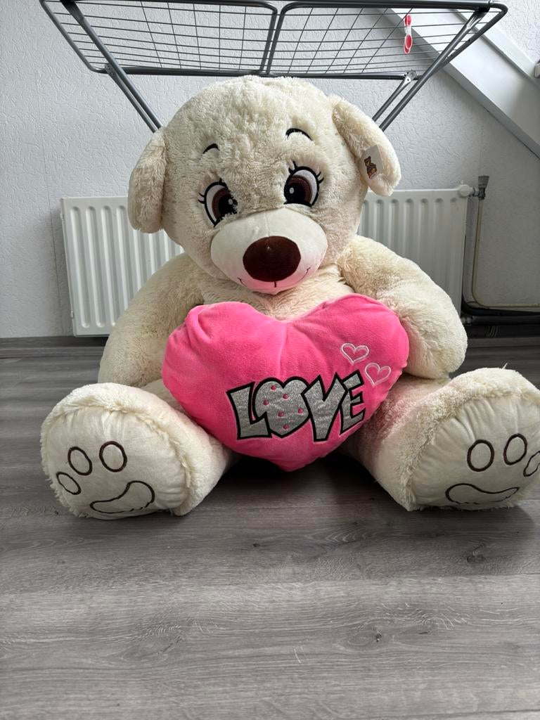 Witte grote knuffel beer met roze hartje, Ophalen, Zo goed als nieuw, Stoffen beer, Overige merken