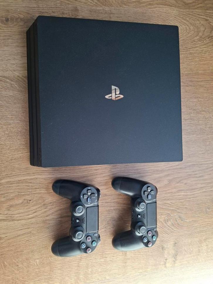 PlayStation 4 Pro, Spelcomputers en Games, Spelcomputers | Sony PlayStation 4, Zo goed als nieuw, Pro, 1 TB, Met 2 controllers