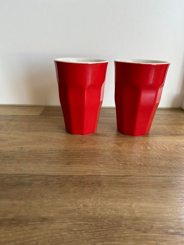 2 rode mokken, Ophalen of Verzenden, Zo goed als nieuw, Overige stijlen, Kop(pen) en/of Schotel(s)