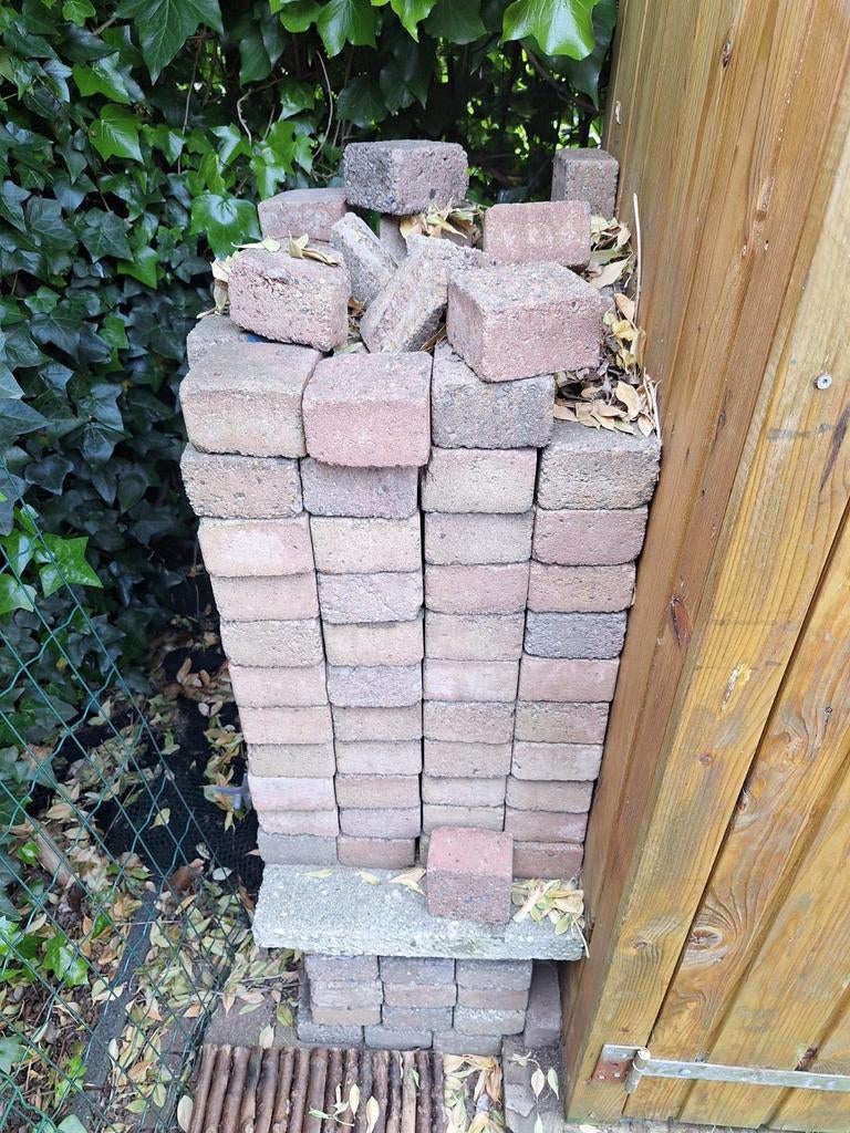 Gratis partij van ruim 300 klinkers 10x10 cm (ca. 3 m²), Tuin en Terras, Ophalen, Gebruikt, Klinkers, Minder dan 5 m²