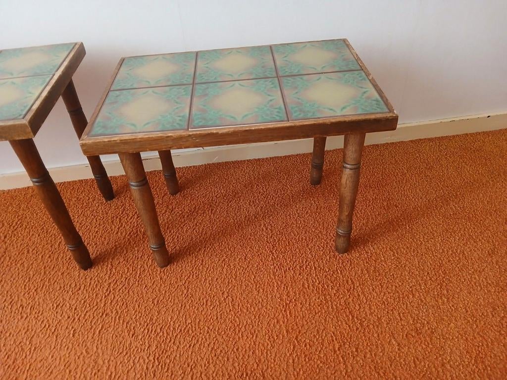 Bijzettafel met tegels, vintage, Huis en Inrichting, Tafels | Bijzettafels, 45 tot 60 cm, Gebruikt, Vintage, Rechthoekig
