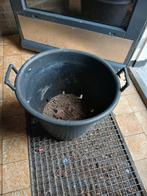 GRATIS Grote groene bloempot en zwarte kuip, Ophalen, Rond, Kunststof