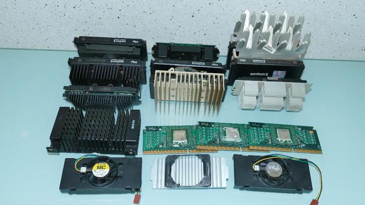 Partijtje Intel Pentium II/III 2/3 Celeron SLOT 1 + koelers, Computers en Software, Vintage Computers, Ophalen of Verzenden