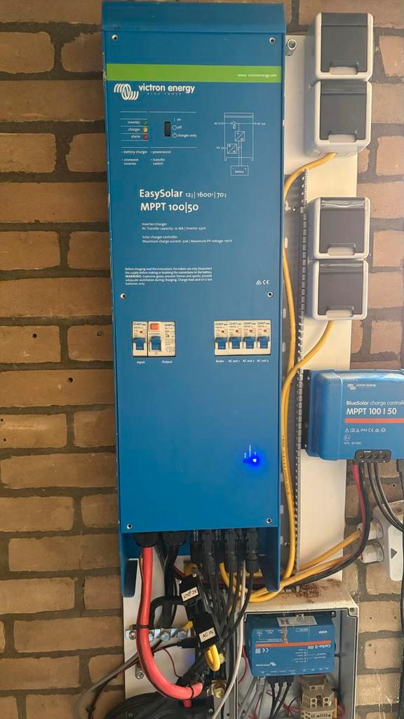 Victron EasySolar 1600 12V Compleet, Zonder accu’s!, Caravans en Kamperen, Camper-accessoires, Zo goed als nieuw, Ophalen