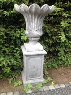 Betonnen pot en hoge sokkel tulp., Ophalen, Rond, Nieuw, Balkon