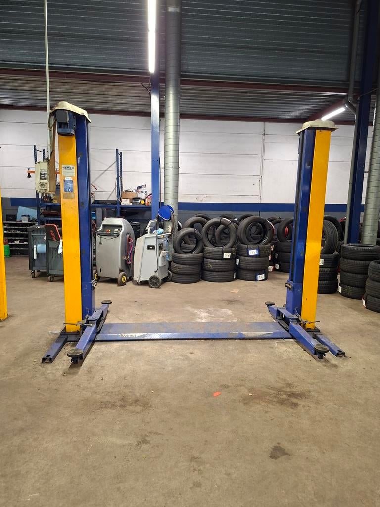 Hefbrug 2 koloms Zavagli Santi 2500 kg, Auto diversen, Autogereedschap, Ophalen