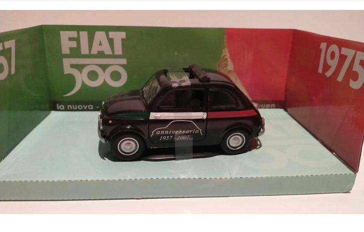 GEZOCHT: Fiat 500 Anniversary 50 years 1/24 Mondo Motors, Hobby en Vrije tijd, Modelauto's | 1:24, Zo goed als nieuw, Auto, Overige merken