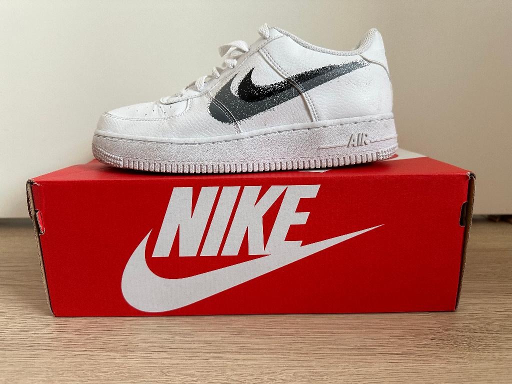 Nike Air Force 1 wit maat 38 multi swoosh, Jongen of Meisje, Schoenen, Ophalen of Verzenden, Zo goed als nieuw