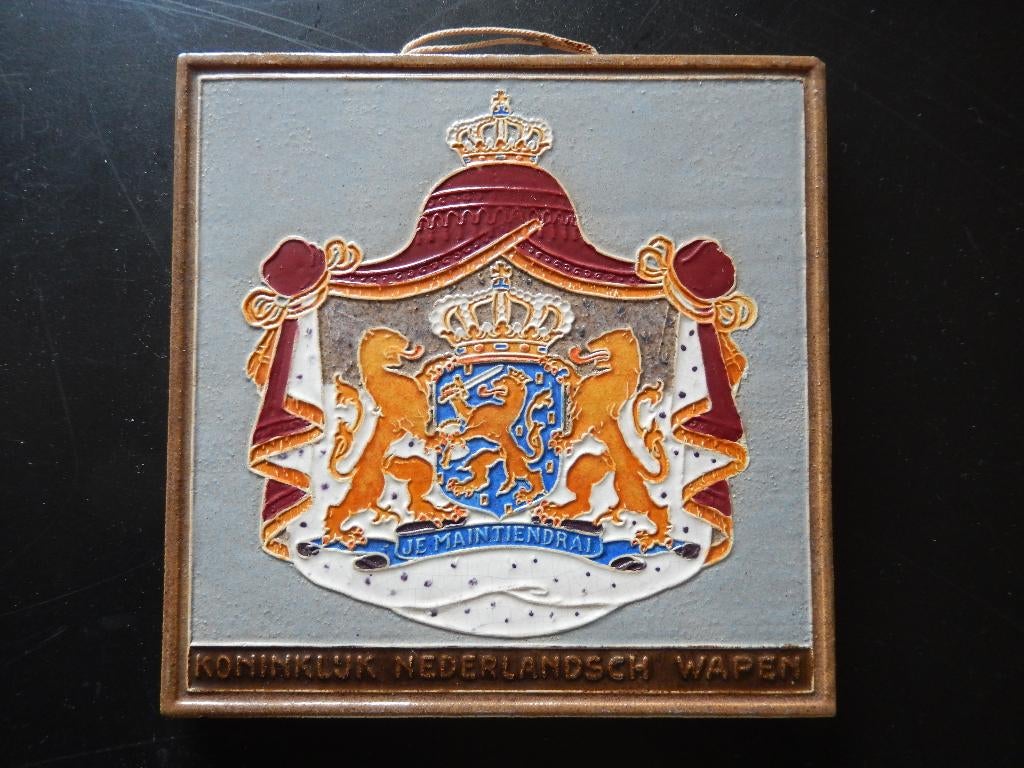 Westraven cloisonné wandtegel “Nederlandsch wapen”, Antiek en Kunst, Ophalen of Verzenden