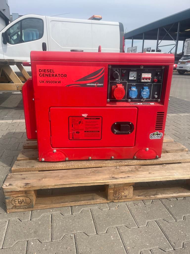 Diesel Generator UK-9500KW - Loopt, geeft geen stroom, Gebruikt, Dieselolie, Ophalen of Verzenden, Geluidgedempt
