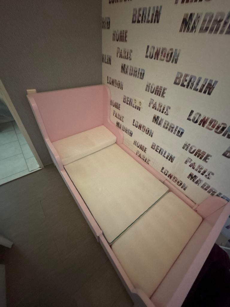 Ikea kinderbed met matras - Roze, Kinderen en Baby's, Kinderkamer | Bedden, Ophalen, Gebruikt, 70 tot 85 cm, Matras