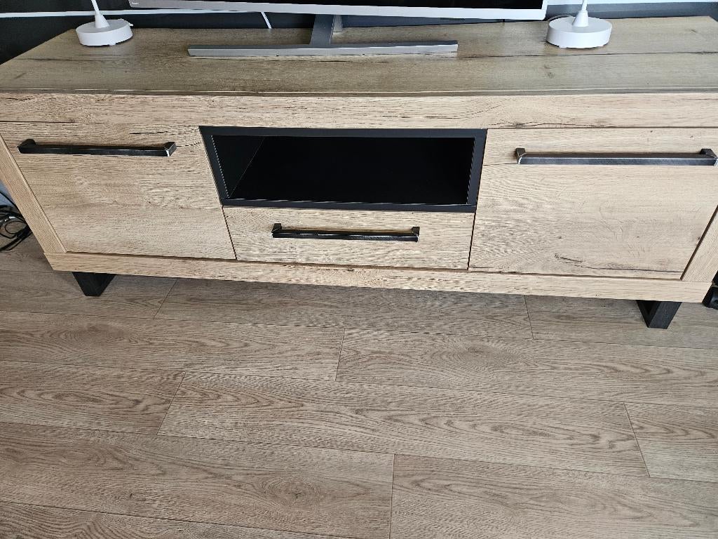Tv kast, Ophalen, 150 tot 200 cm, Eikenhout, Zo goed als nieuw