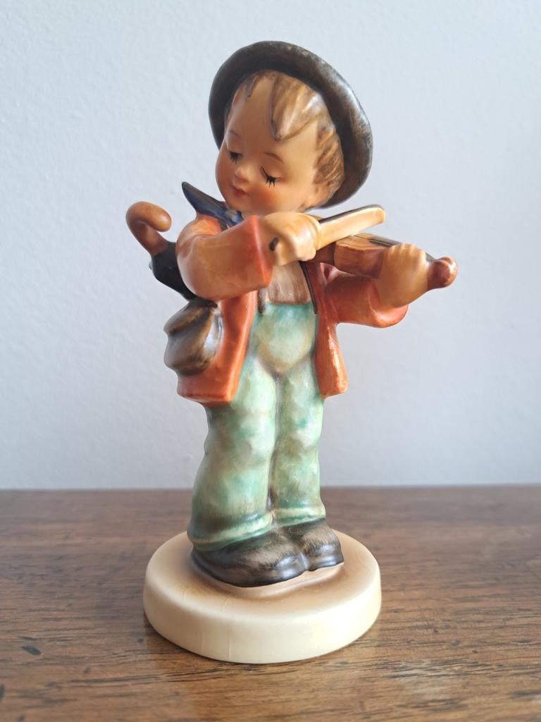 Hummel beeldje van jongen met viool, Ophalen of Verzenden