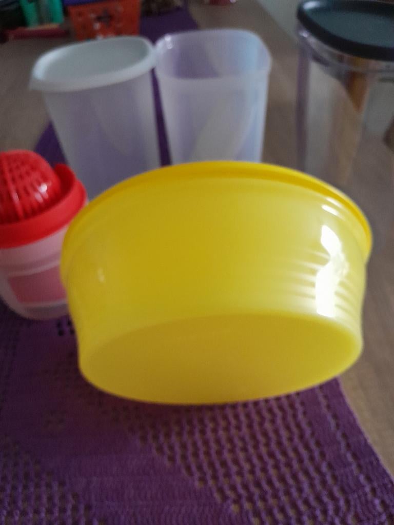 Tupperware set: bak,voorraadbussen en citruspers, Ophalen of Verzenden, Zo goed als nieuw, Geel, Bak of Kom
