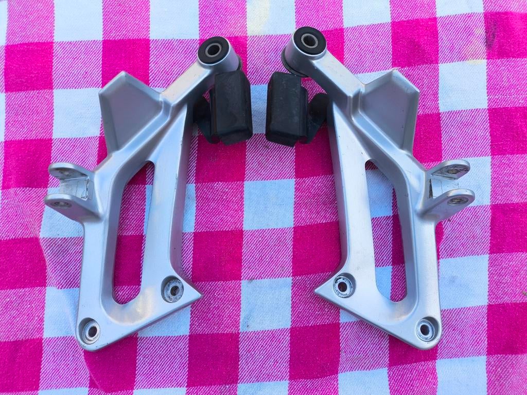 Yamaha FJR voetsteun beugels (set), Motoren, Onderdelen | Overige, Ophalen of Verzenden, Gebruikt