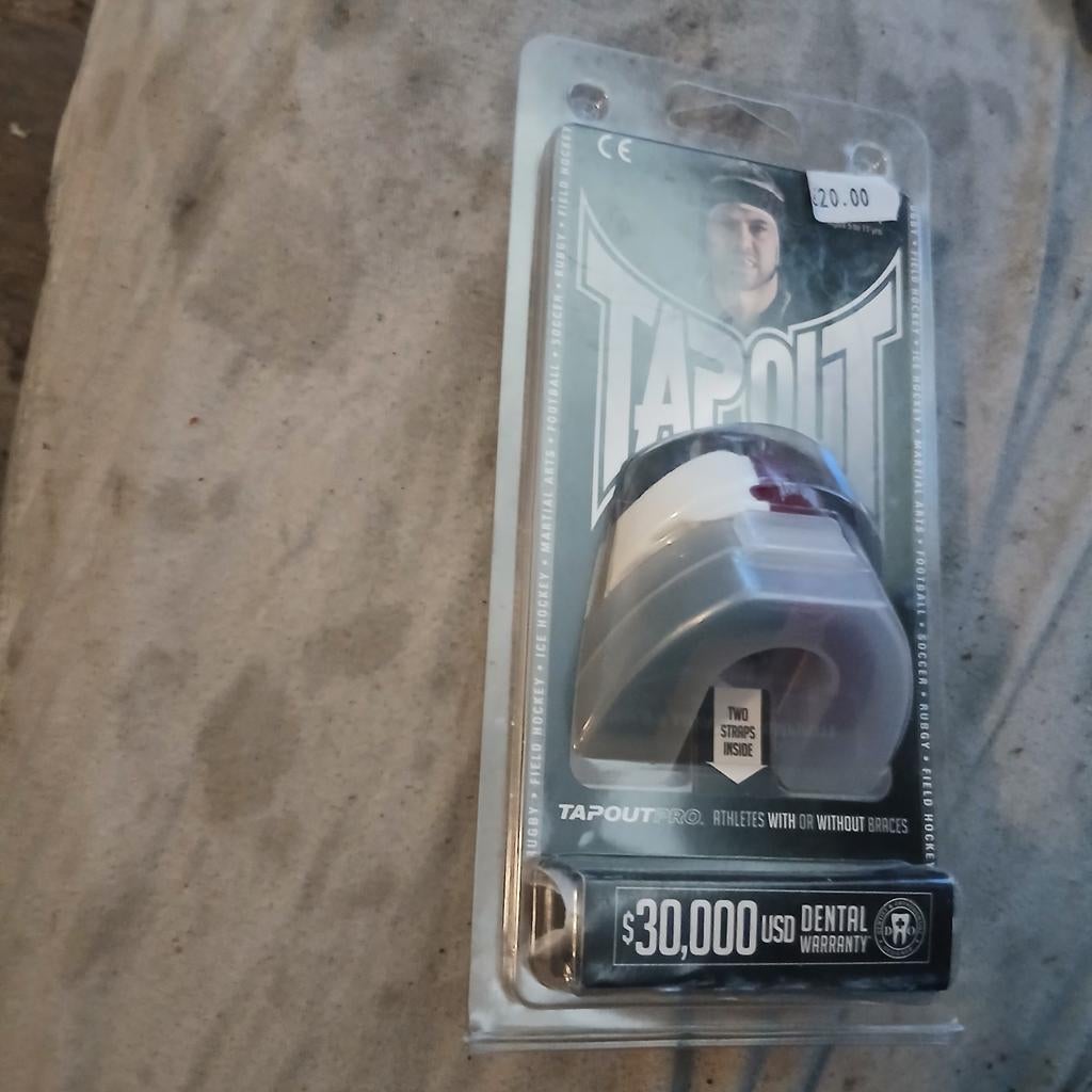 Nieuwe Tapout Mondbeschermer - Ideaal voor Vechtsport, Ophalen of Verzenden, Nieuw, Vechtsportbescherming