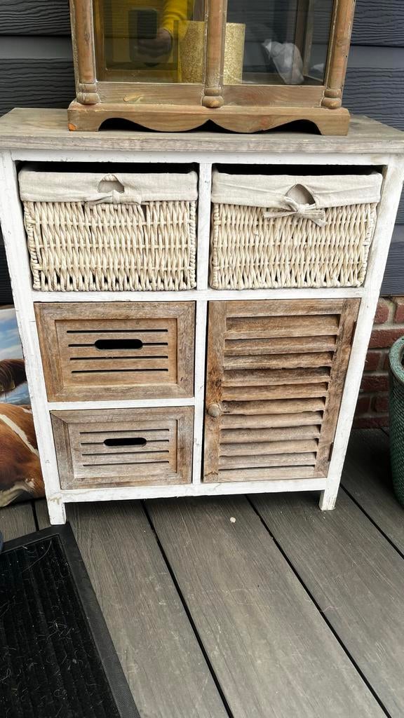 Landelijk kastje met rieten manden en houten lades, Ophalen, Gebruikt