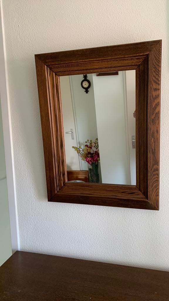 Spiegel met donker bruine rand, Huis en Inrichting, Woonaccessoires | Spiegels, Ophalen, Minder dan 50 cm, Zo goed als nieuw, Minder dan 100 cm