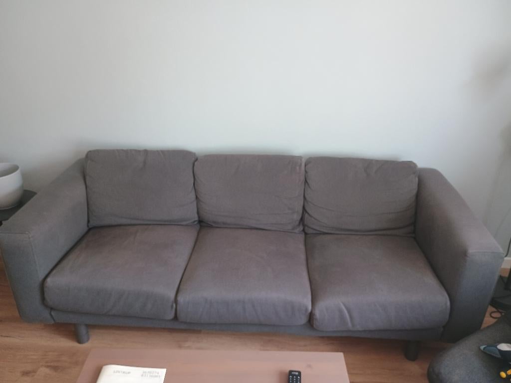 Grijze Ikea NORSBORG bank, Huis en Inrichting, Banken | Bankstellen, Ophalen, Gebruikt, Driepersoons, 75 tot 100 cm