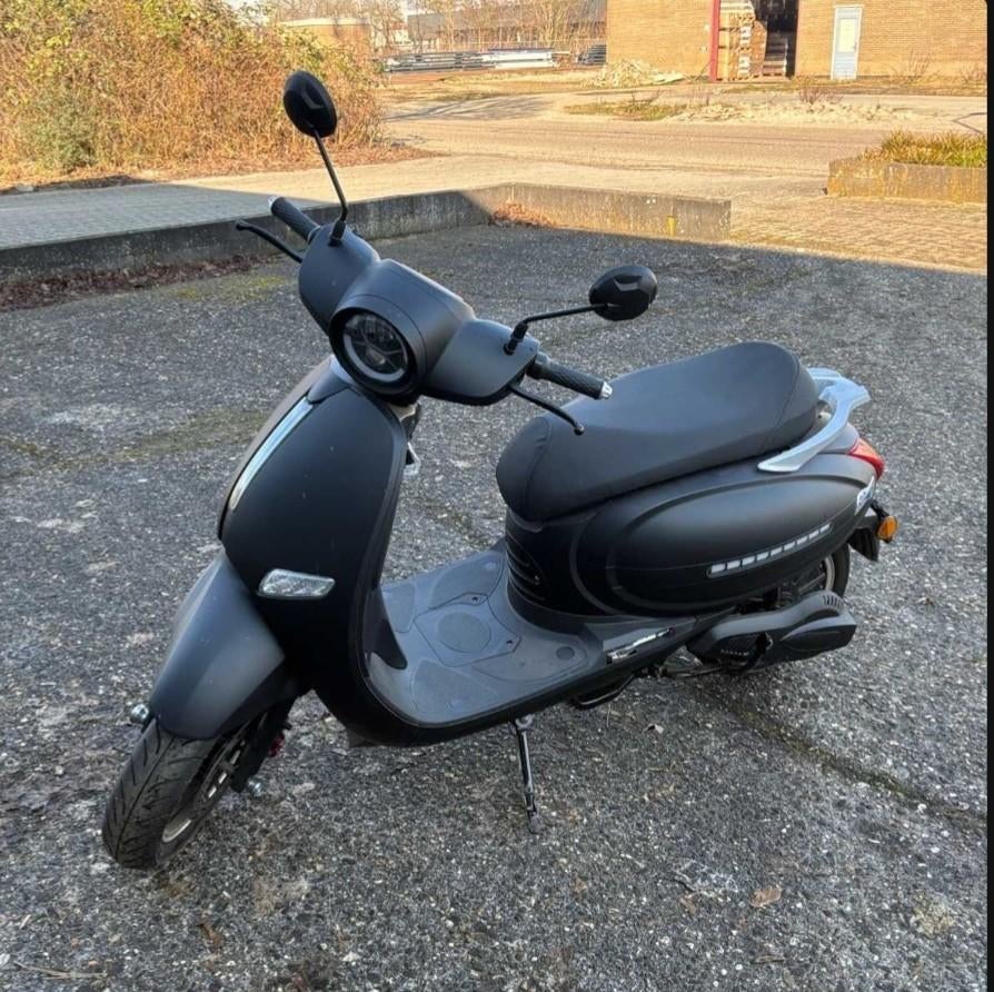DjjD E-scooter, (zgan,200km) accu nieuw 2 jaar garantie., Ophalen of Verzenden, Zo goed als nieuw, Elektrisch, Overige merken