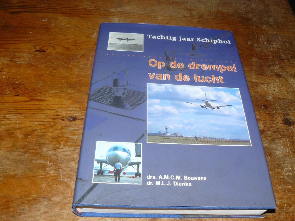 Op de drempel van de lucht : 80 jaar Schiphol (luchtvaart), Verzamelen, Ophalen of Verzenden, Zo goed als nieuw, Boek of Tijdschrift