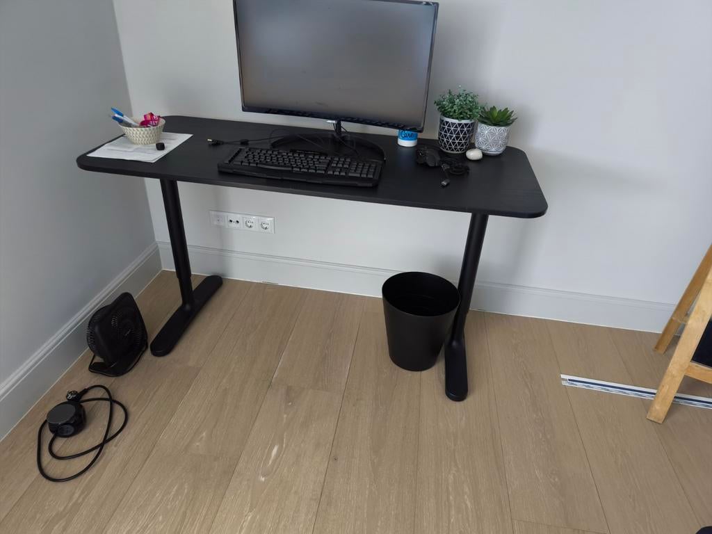 Ikea zakelijk verstelbaar bureau, zwart, Gebruikt, Spaanplaat of MDF, In hoogte verstelbaar, Ophalen of Verzenden