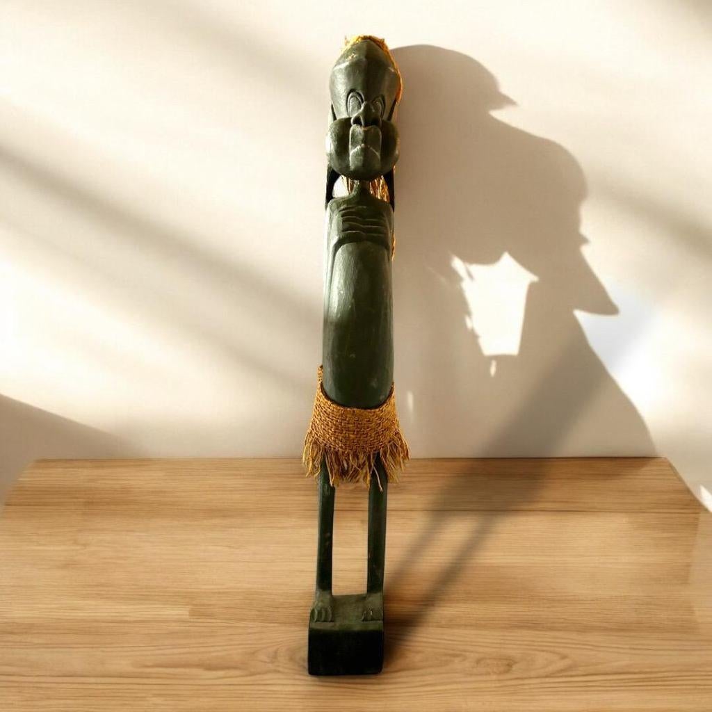 Afrikaans figuur gesneden in hout., Antiek en Kunst, Kunst | Beelden en Houtsnijwerken, Handgemaakt, Zwart, Beeld, Hout