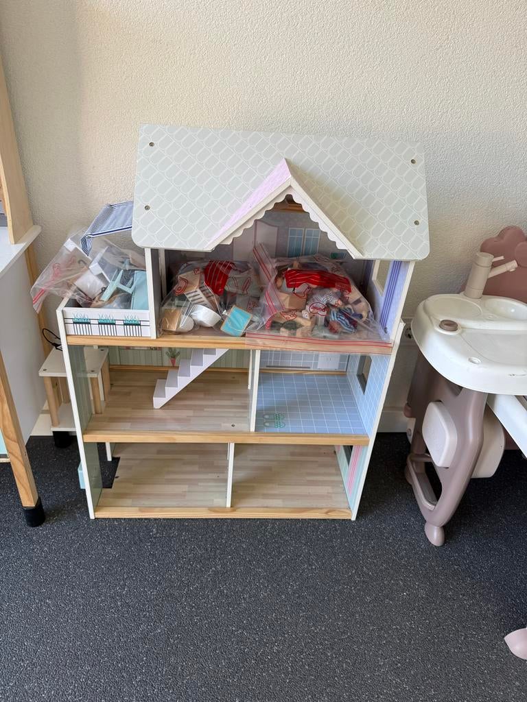 Houten speelgoedset: poppenhuis, keuken, wieg, schoolbord, Ophalen, Gebruikt, Jongen of Meisje