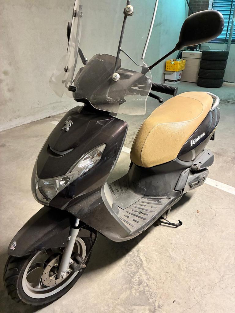 Peugeot snorscooter kisbee, Fietsen en Brommers, Scooters | Peugeot, Ophalen, Gebruikt, Overige modellen, Benzine