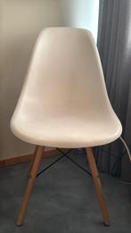 Witte Eames DSW stoel met houten poten, Huis en Inrichting, Stoelen, Ophalen, Gebruikt, Wit, Eén