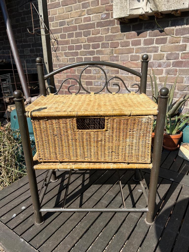 Nachtkastje, Ophalen, Gebruikt, Minder dan 45 cm, Metaal of Aluminium