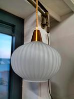 Vintage glazen hanglamp met koperen accent, Gebruikt, 50 tot 75 cm, Onbekend, Glas
