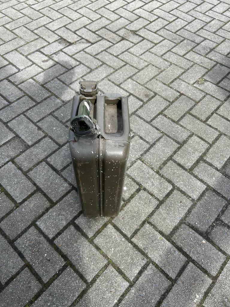 Jerrycan staal met tuit, Ophalen of Verzenden
