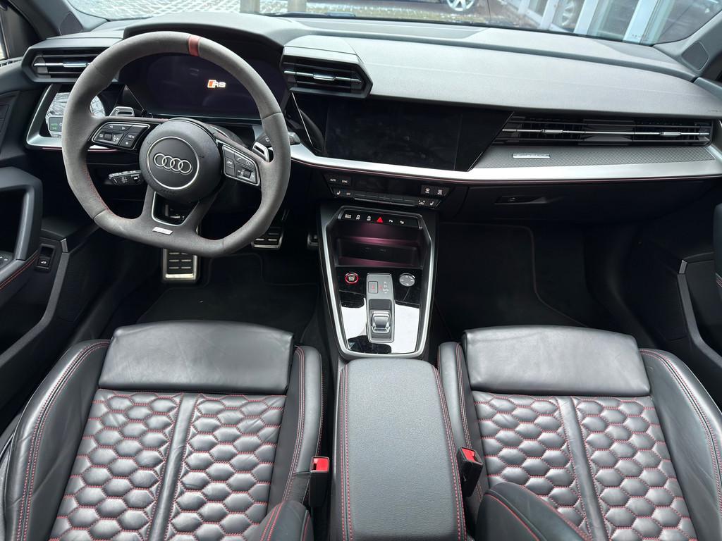 Audi A3 Sportback 2.5 TFSI RS 3 quattro l Pano l B&O l Camer, Automaat, Gebruikt, RS3, Zwart