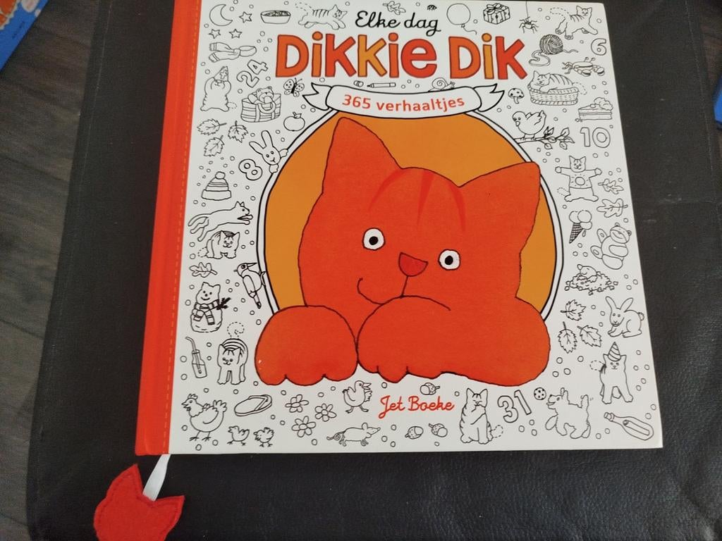 DIKKIE DIK ELKE DAG 365 VERHAALTJES AL 40 JAAR HARDCOVER, Ophalen of Verzenden, Zo goed als nieuw, Jet Boeke, Fictie algemeen