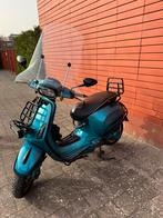 Vespa Sprint - Zo goed als nieuw - Unieke kleur, Fietsen en Brommers, Scooters | Vespa, Ophalen, Zo goed als nieuw, Benzine, Overige modellen