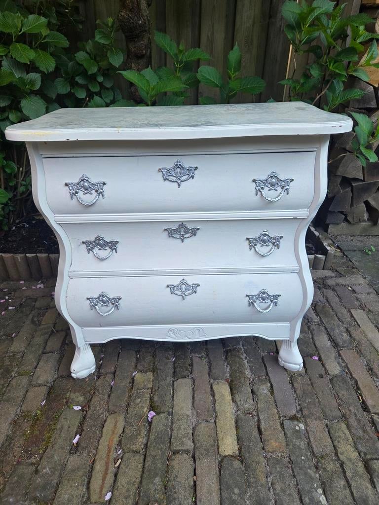 Geüpcycled buikkastje wit met kantmotief en zilveren grepen, Ophalen, Gebruikt, 50 tot 100 cm, Met lade(s)