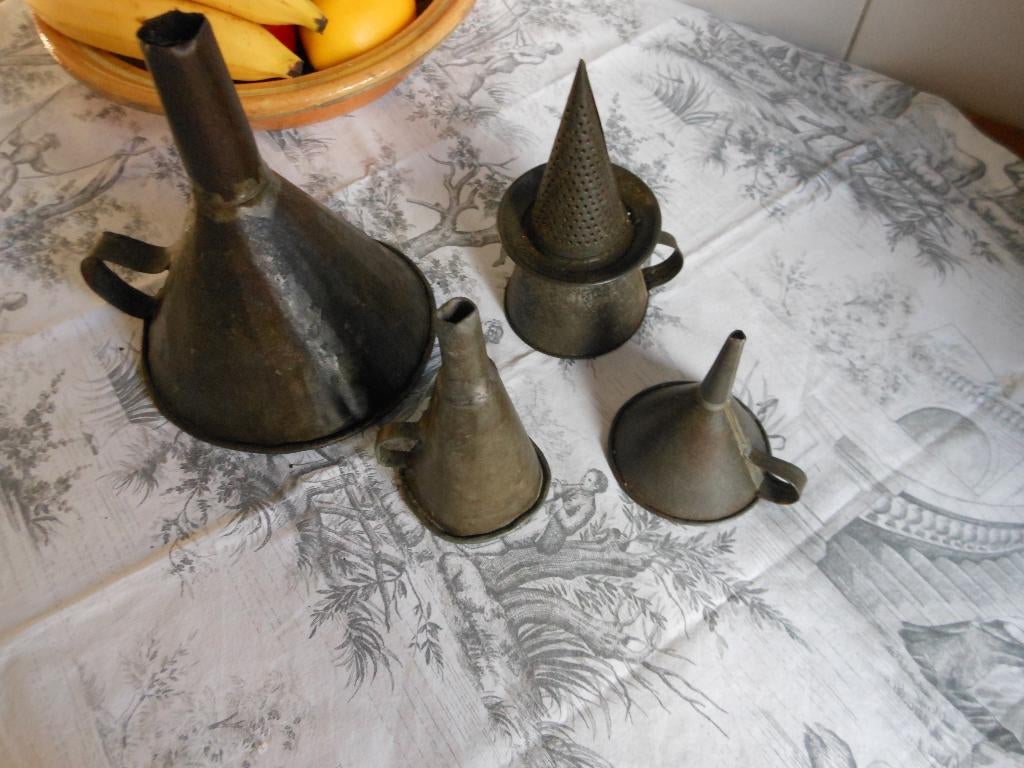 4 oude metalen trechters, Antiek en Kunst, Ophalen