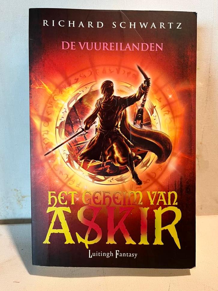 Richard Schwartz - De vuureilanden, Boeken, Fantasy, Zo goed als nieuw, Ophalen of Verzenden