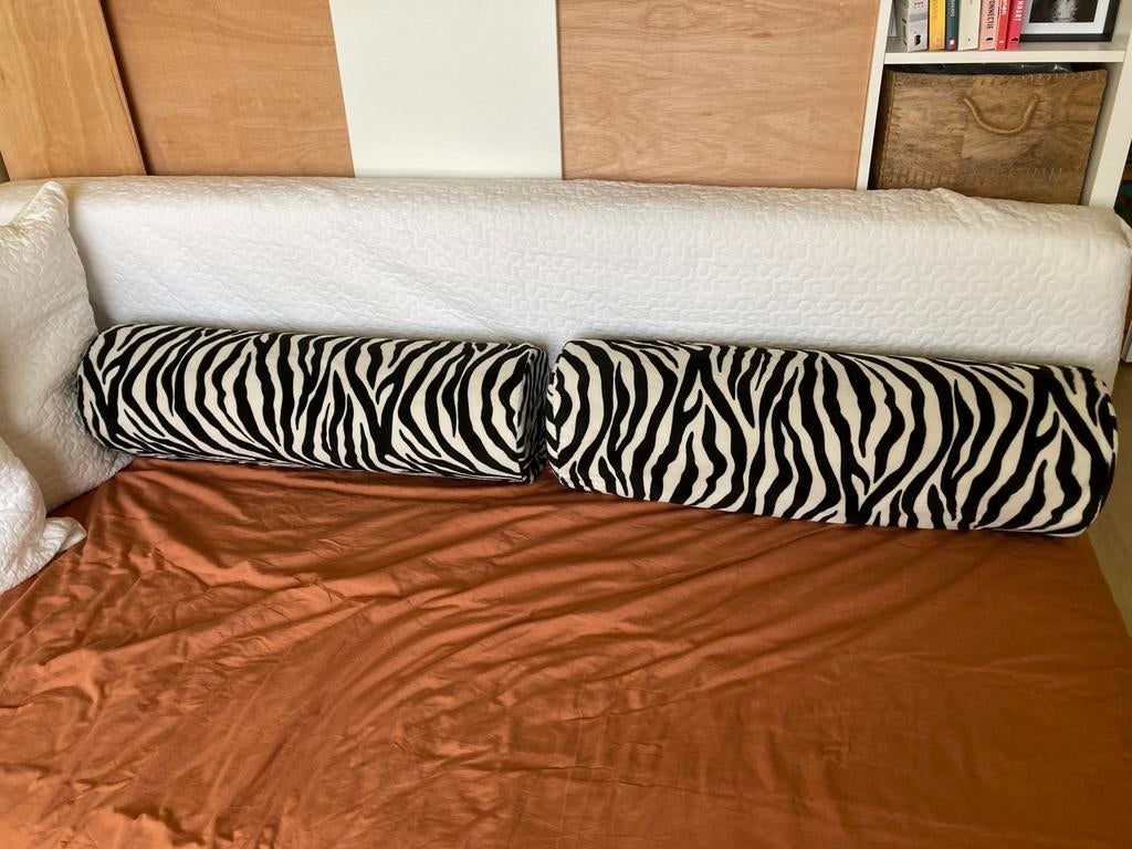 2 rolkussens 80 cm lang, Huis en Inrichting, Woonaccessoires | Kussens, Ophalen, Zo goed als nieuw, Overige kleuren, Cilindervormig