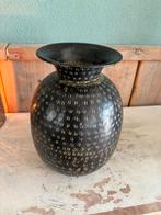 Decoratieve metalen vaas zwart met goud, Huis en Inrichting, Woonaccessoires | Vazen, Ophalen of Verzenden, Zwart, Overige materialen