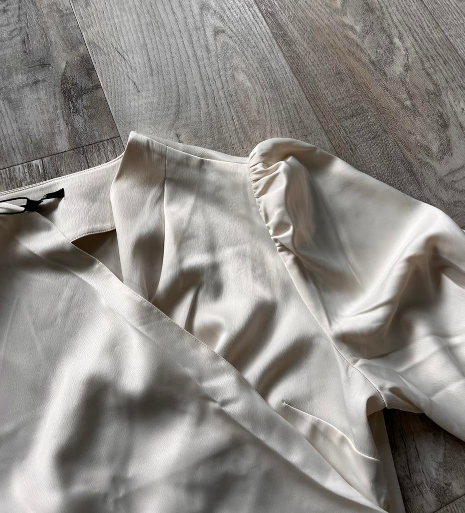 Nikkie blouse maat 40 NIEUW, Kleding | Dames, Blouses en Tunieken, Ophalen of Verzenden, Nieuw, Maat 38/40 (M), Beige