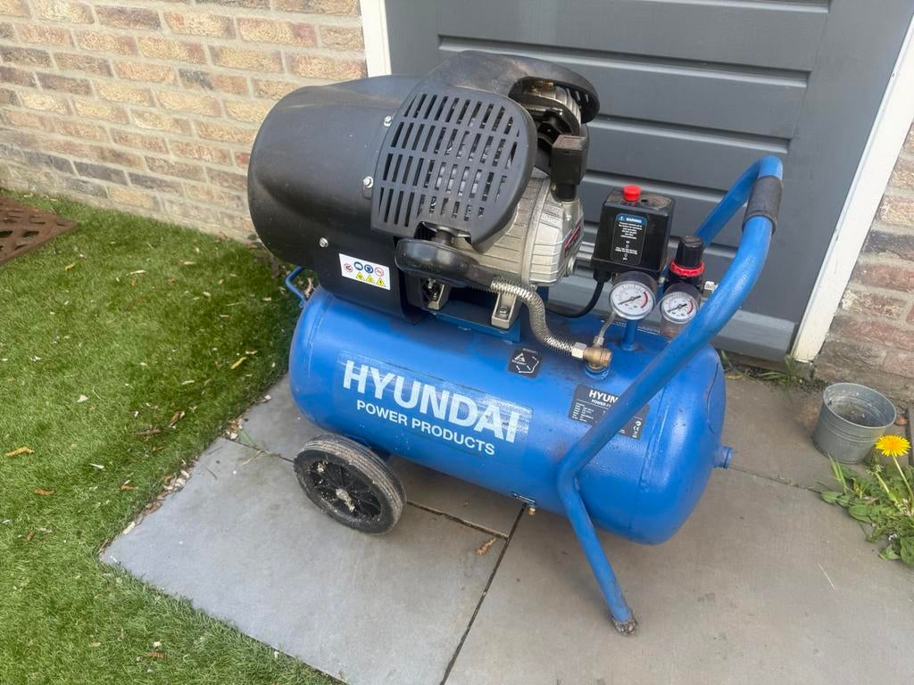 Hyundai dubbele compressor, Doe-het-zelf en Verbouw, Compressors, Ophalen, Zo goed als nieuw, 25 tot 100 liter, 200 tot 400 liter/min
