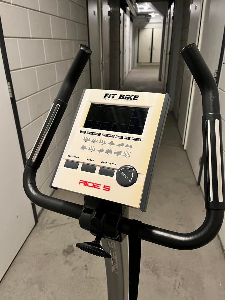 FitBike Ride 5 Hometrainer - Comfortabel Thuis Trainen, Sport en Fitness, Ophalen, Gebruikt, Metaal, Benen