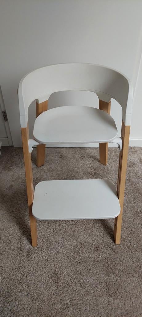Mooie witte kinderstoel met newborn opzetstuk, tafel, bord, Kinderen en Baby's, Kinderstoelen, Ophalen, Zo goed als nieuw, Meegroeistoel