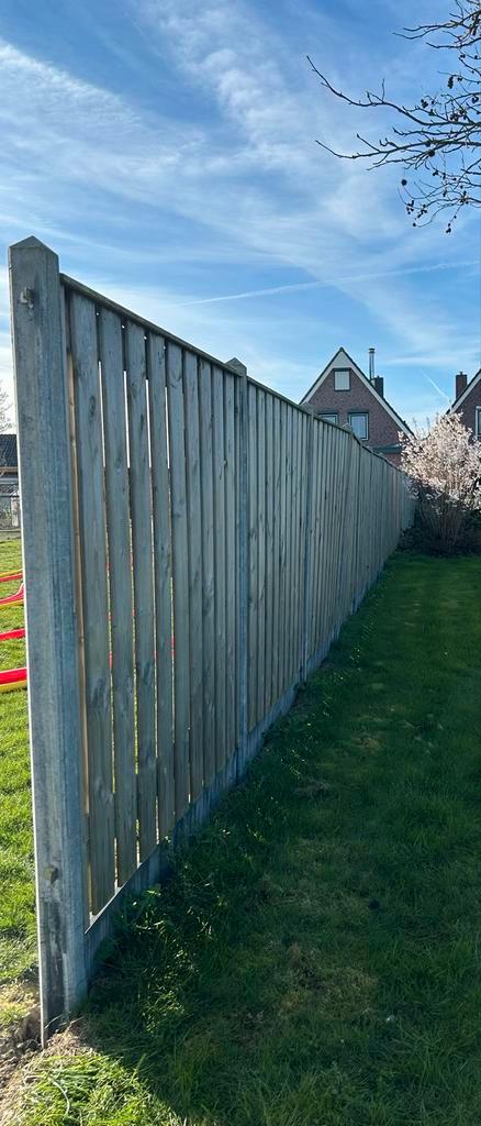 Douglas / Beton schutting - 3 jaar oud, per deel te koop, Tuin en Terras, Schuttingen, Gebruikt, Hout, 1 tot 2 meter, 6 meter of meer