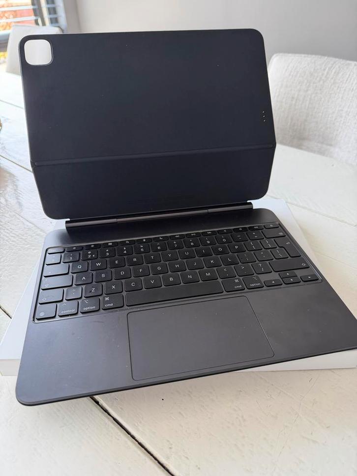 Apple Magic Keyboard 13" voor iPad Pro (M4/M5) - Zwart, Computers en Software, Tablet-hoezen, Zo goed als nieuw, Bescherming voor- en achterkant
